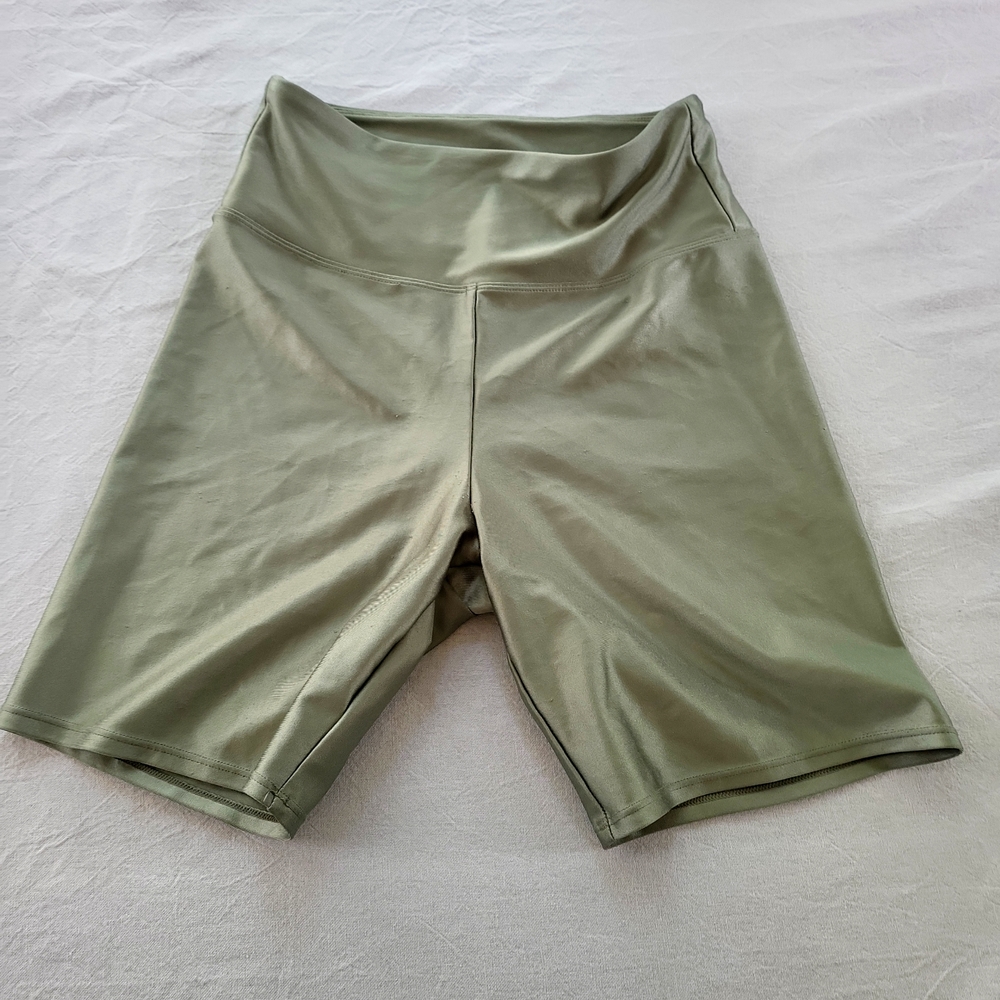ATHLETIC WOMANS SHORTS